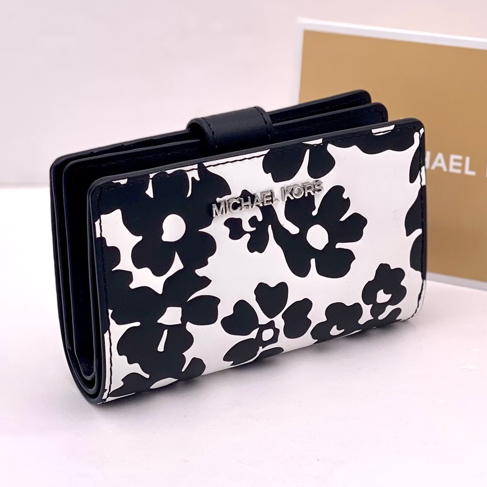 Michael Kors Jet Set Medium Floral Print
Bi-Fold Wallet Black Multi